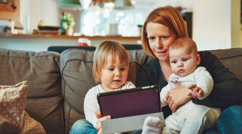 écran smartphone addiction parents enfants conseil télétravail éducation réseaux sociaux