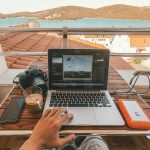 guide digital nomad nomade numérique création contenu affiliation comment gagner de l'argent en voyageant conseil avis